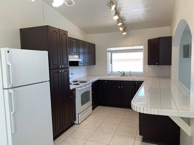 Building Photo - 7300 Lattimore Dr