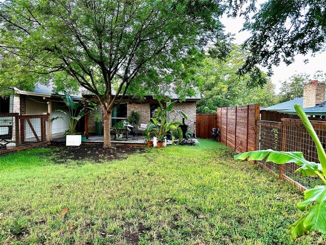 Foto del edificio - 1101 Stoneoak Ln