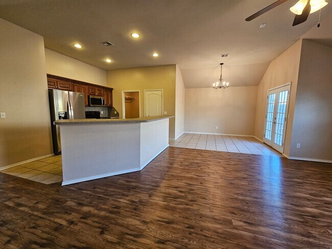 Foto del edificio - (3) Bed/(2) Bath in NE Norman Avail NOW!