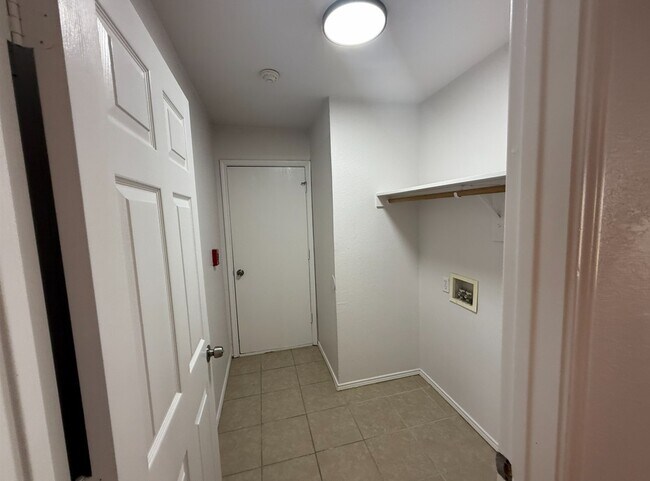 Foto del edificio - 8424 Cove Meadow Ln