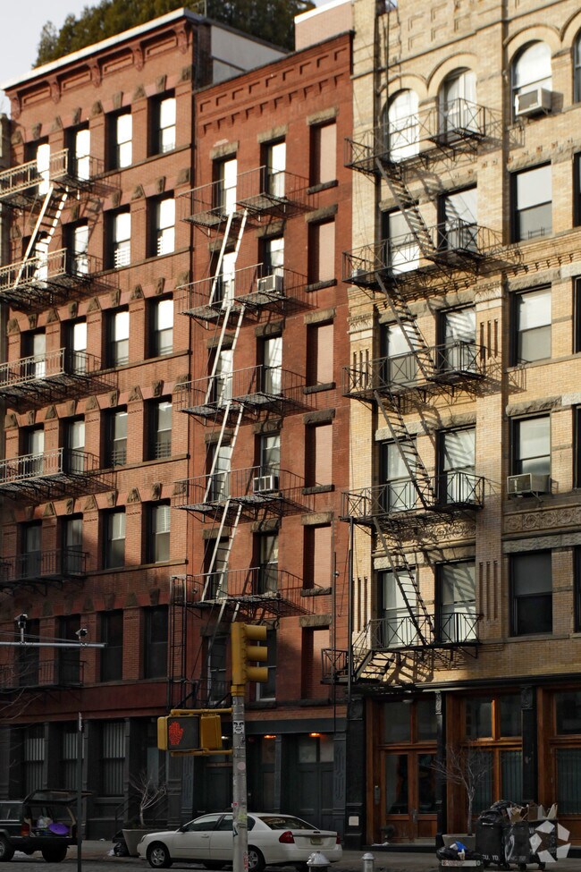 Primary Photo - 472 Greenwich St