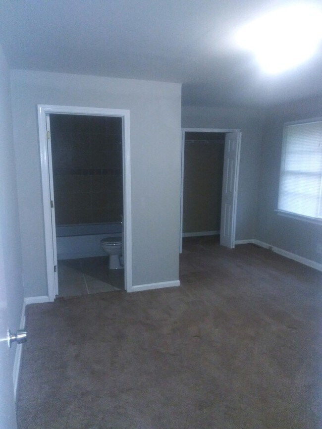 Building Photo - 2853 Amelia Ave