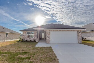 Building Photo - 3864 Redbud Wy