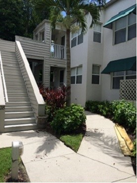 Building Photo - 520 Club Side Dr