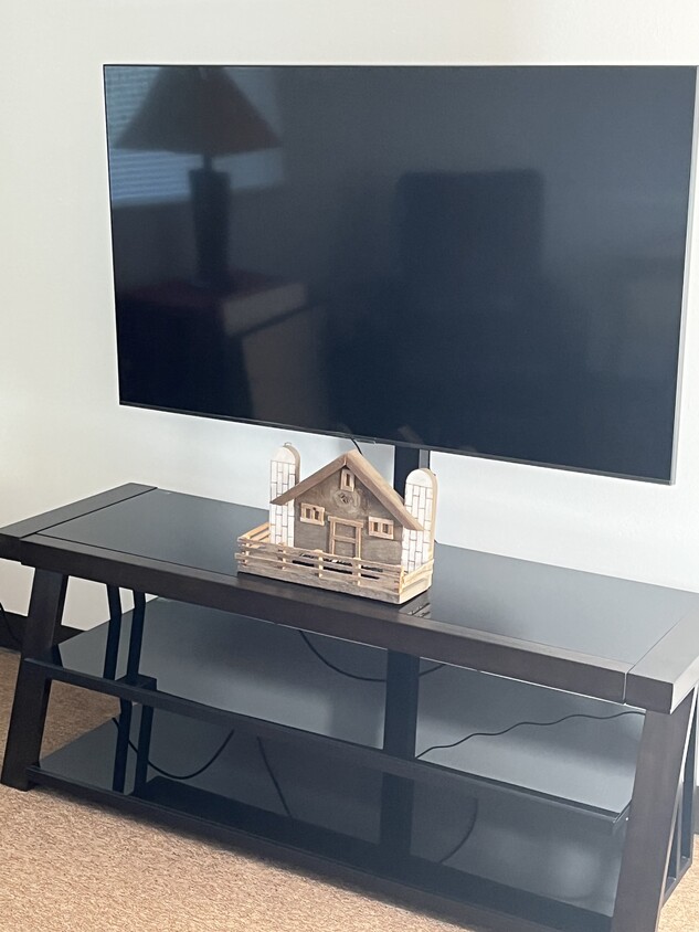 55" Samsung Smart TV - 410 S Cedar Ave