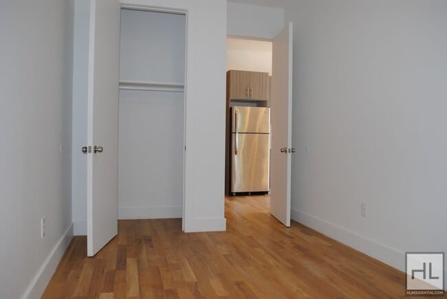 Foto del edificio - 19 STREET / South Slope / Spacious Sun-Fil...