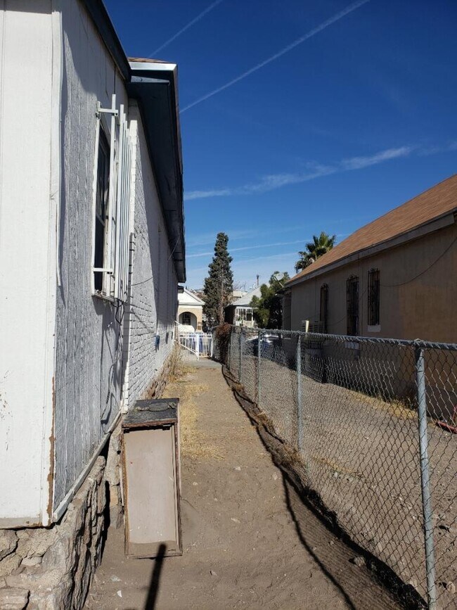 Building Photo - 1614 Wyoming Ave