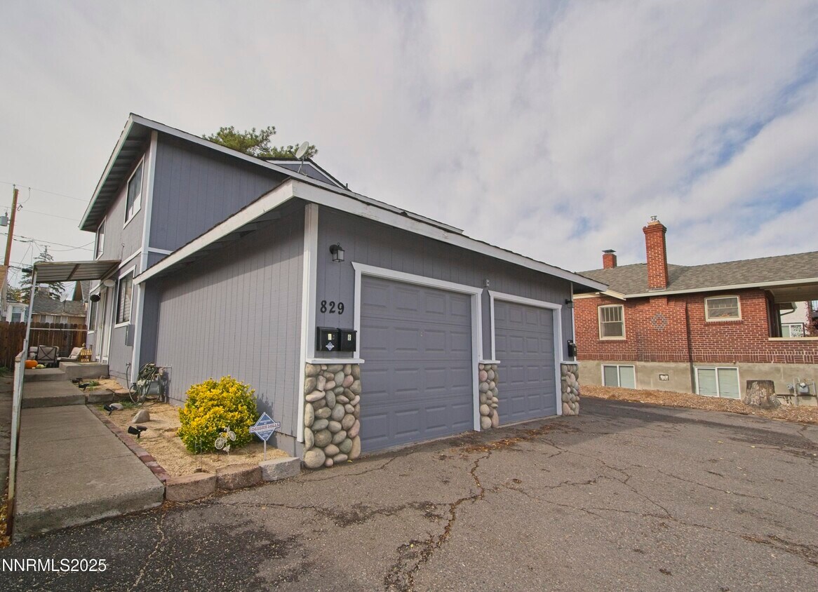 Building Photo - 829 Plumas St