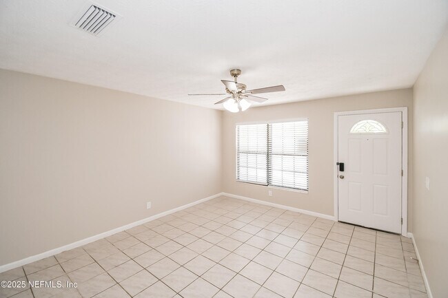 Foto del edificio - 1061 Grove Park Dr E