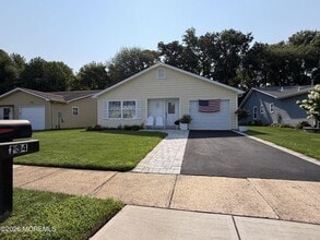 Building Photo - 134 Everest Dr S
