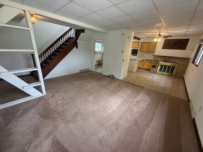 Foto del edificio - 1330 Dewey Ct
