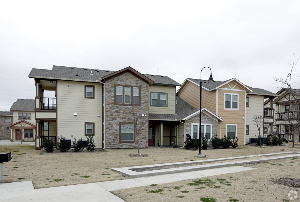 Building Photo - Buckeye Trails Commons