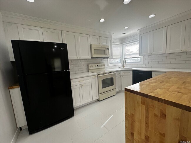 Building Photo - 1006 Mirabelle Ave