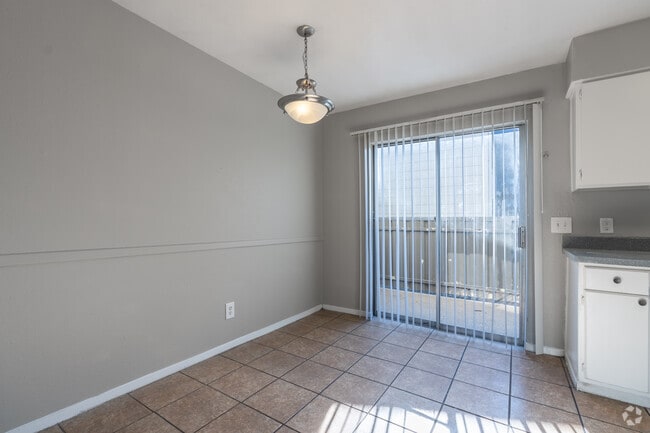 2BR, 1.5BA - 1,010SF - Dining Room - Ventana Ridge