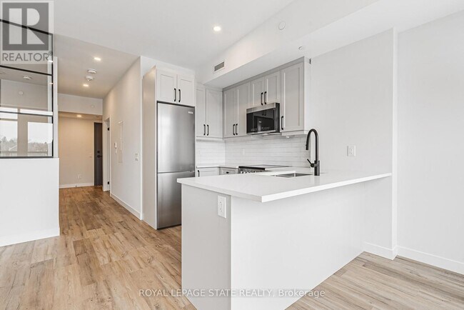 Building Photo - 555 Sanatorium Rd