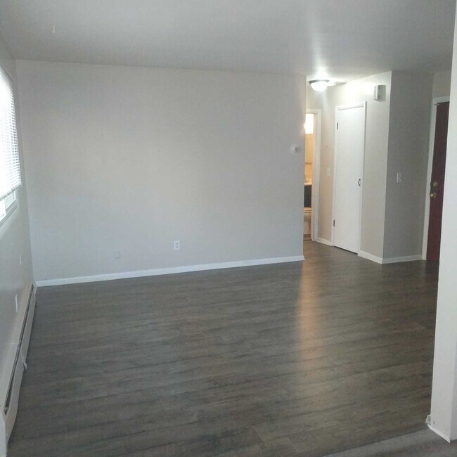 Foto del edificio - 2407 W Broadway Ave