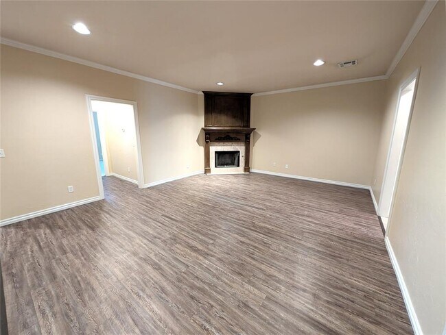Building Photo - 17115 Cedar Dr