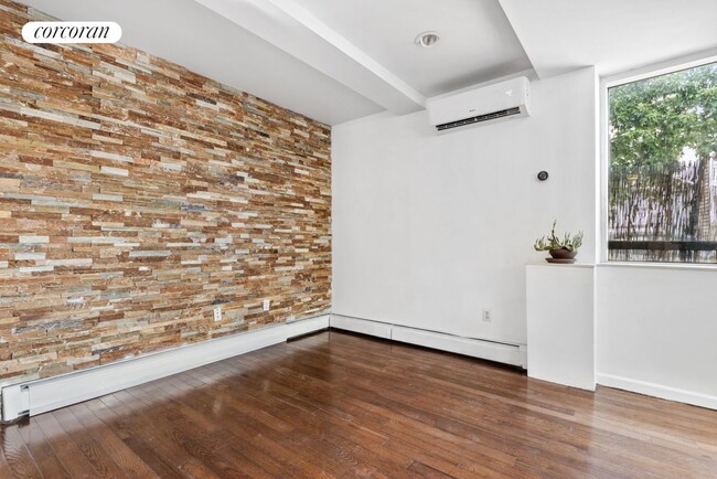 Building Photo - 117 Kingsland Ave
