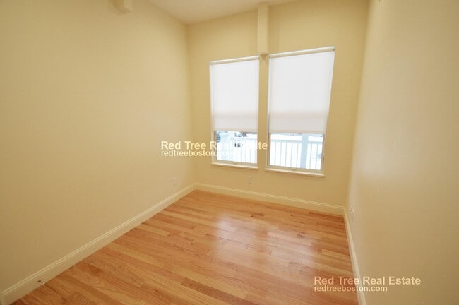 Photo - 379 Harvard St Apartment