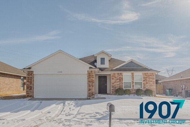 Contemporary 3-Bedroom Home in Yukon – Modern Finishes & Open Layout! - NO PETS - MOVE IN NOW, PA... - Contemporary 3-Bedroom Home in Yukon – Modern Finishes & Open Layout! - NO PETS - MOVE IN NOW, PA...