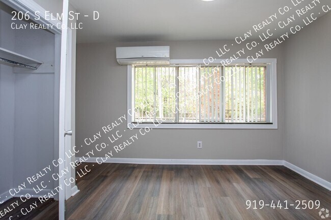 Building Photo - 206 S Elm St