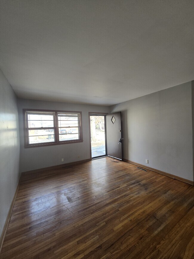 Building Photo - 3003 E Funston St