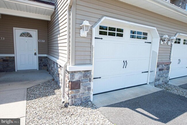 Foto del edificio - 420 Parkview Ct