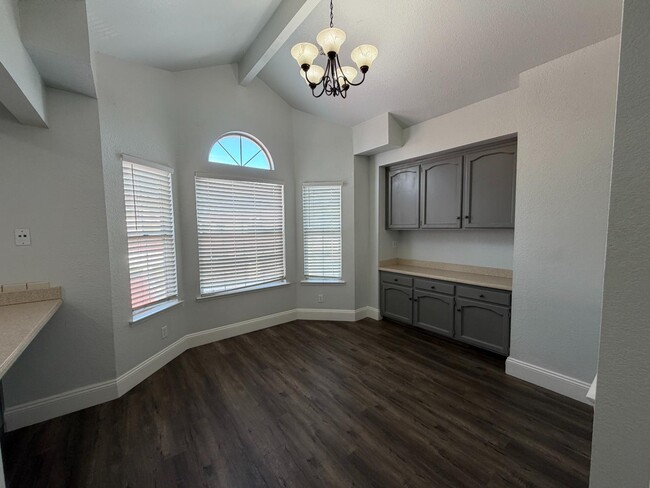 Foto del edificio - 8153 N Cedar Ave