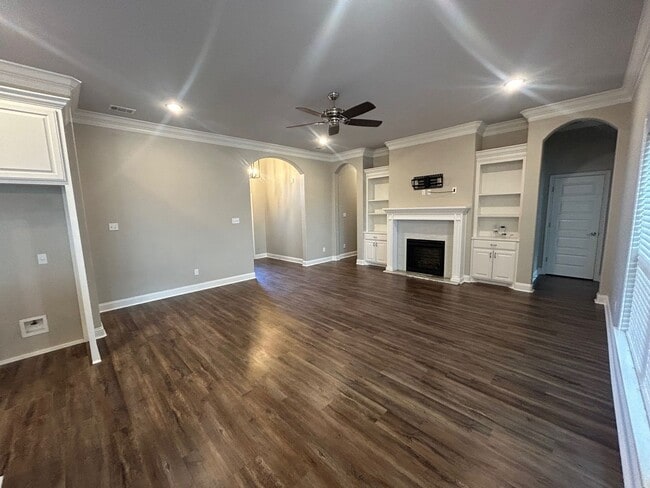 Foto del edificio - Beautiful Midway ISD Home