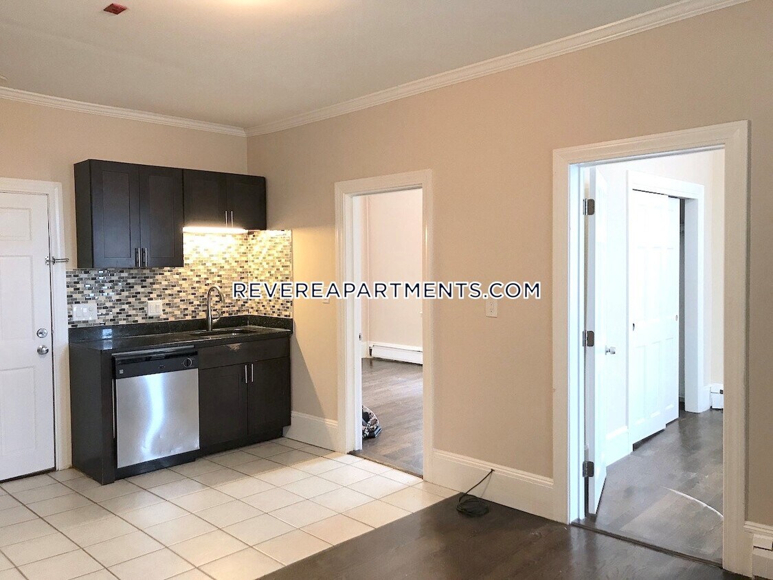 Building Photo - 282 Revere St