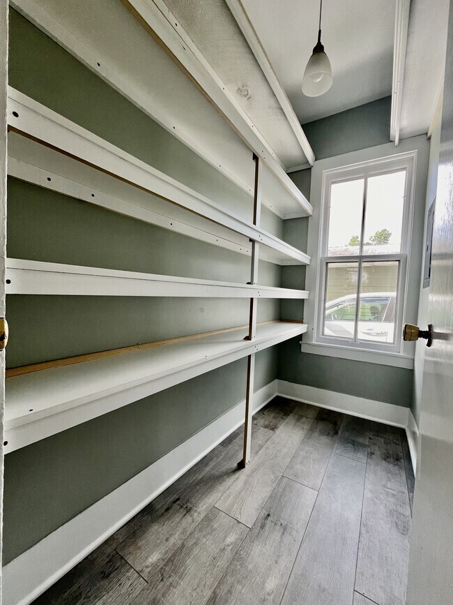 Foto del edificio - 117 W Hemlock St
