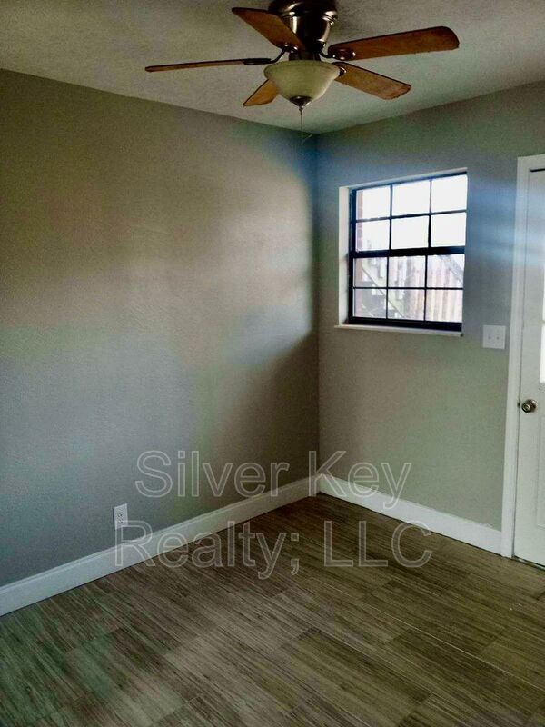Building Photo - 408-410 Oklahoma St