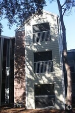Building Photo - 5016 Park Central Dr