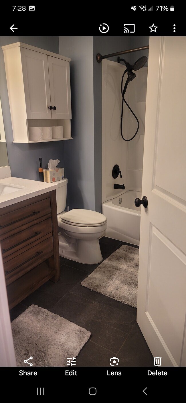 Upstairs bathroom with shower and bathtub - 18150 Settlers Way