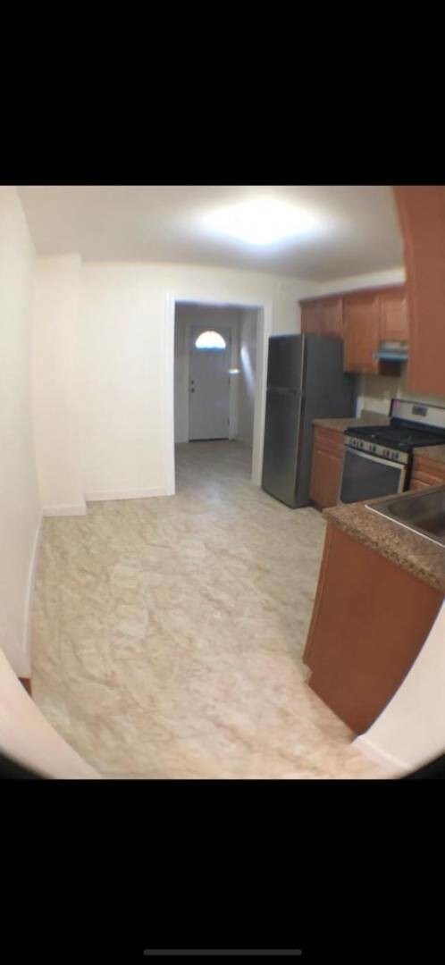 Foto del edificio - 145 Voss Ave