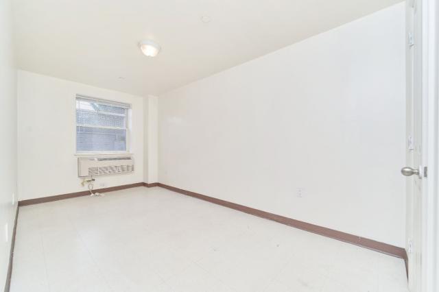 Building Photo - 4 bedroom in BRONX NY 10458