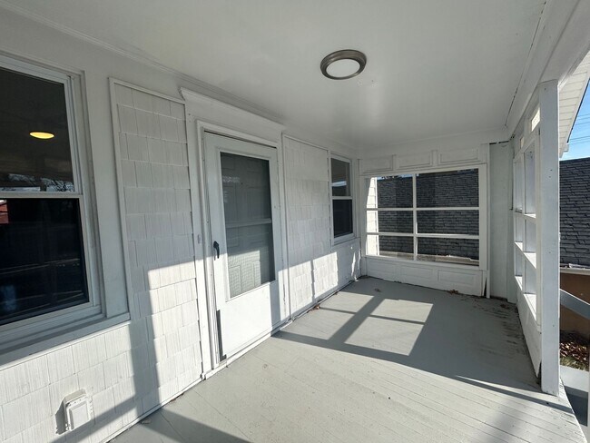 Foto del edificio - Amazing 2 bedroom with large bonus room for rent in Asbury Park!