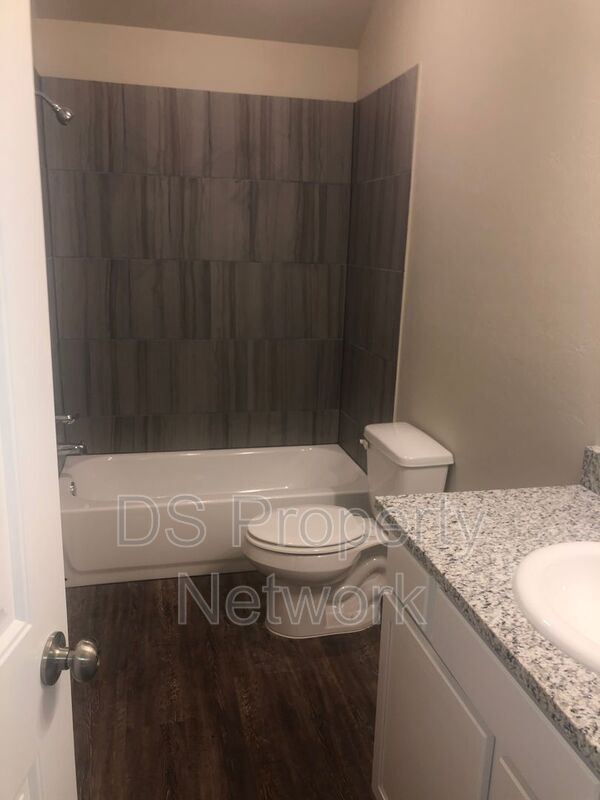 Foto del edificio - 5213 Oakwood Villas Ct