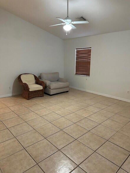 Foto del edificio - 6076 7th St