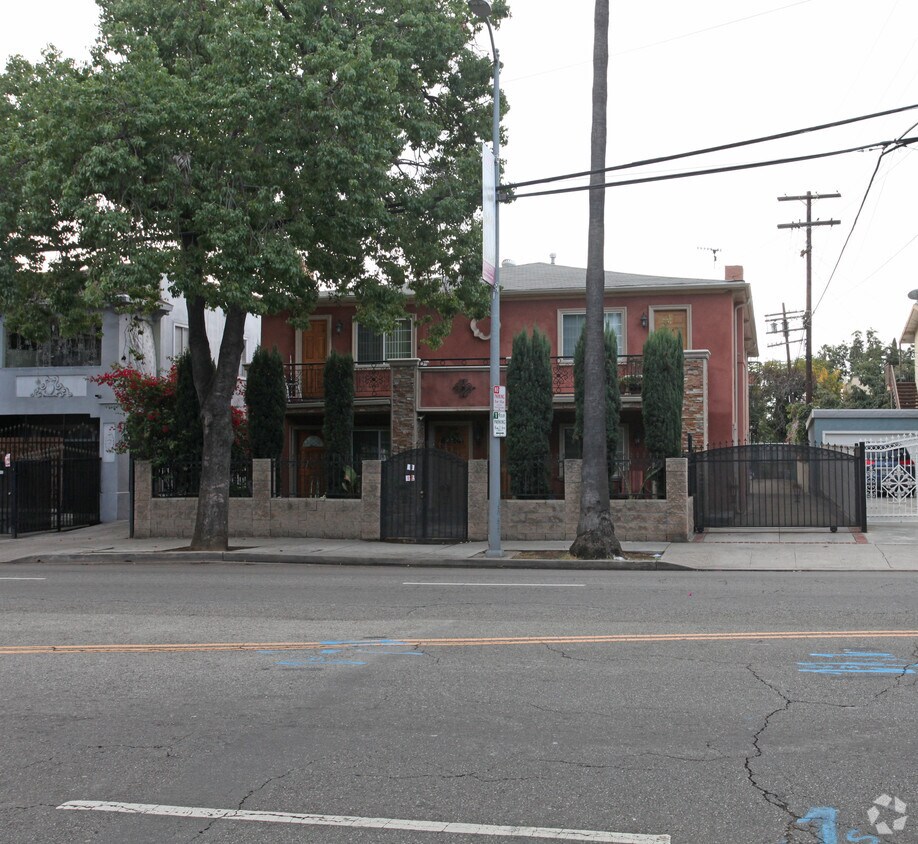 Building Photo - 5666 Franklin Ave