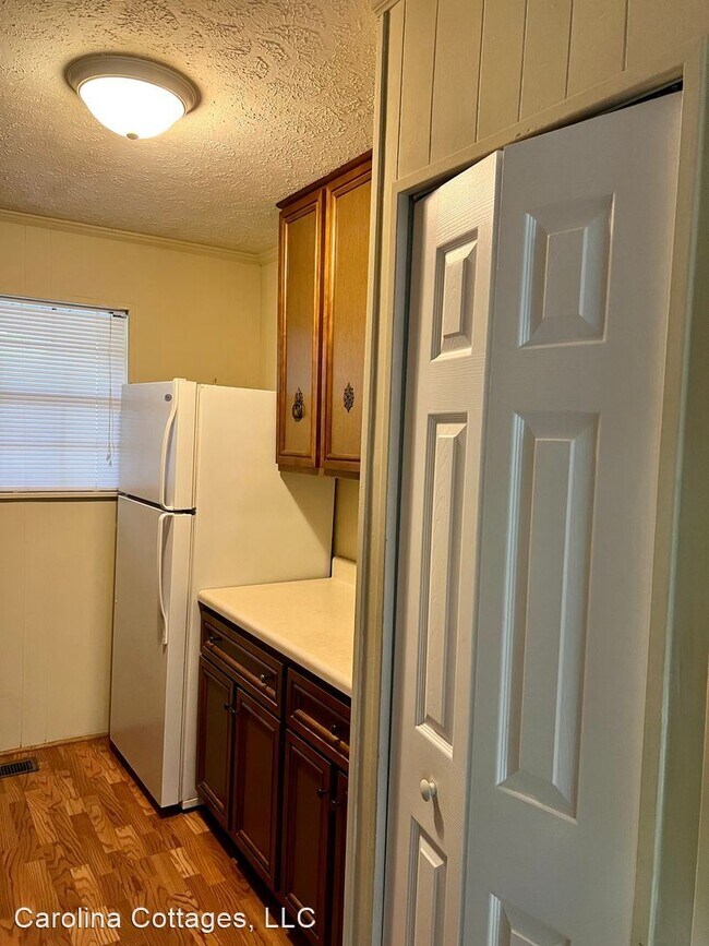 Foto del edificio - 2 br, 1 bath House - 1730 C Upper Ridgewood