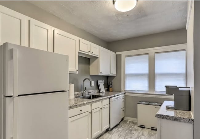 Photo - 1623 Hillcrest Rd House