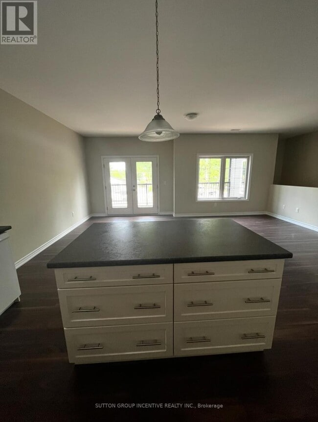 Photo du bâtiment - 1801 River Rd W