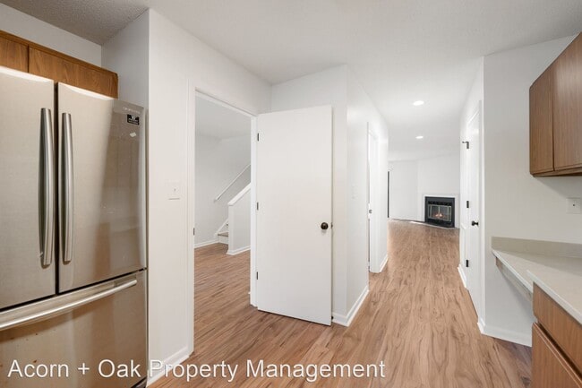 Building Photo - 2 br, 1.5 bath House - 109 Twisted Oak Place