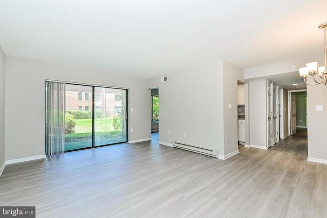 Building Photo - 15210 Elkridge Way