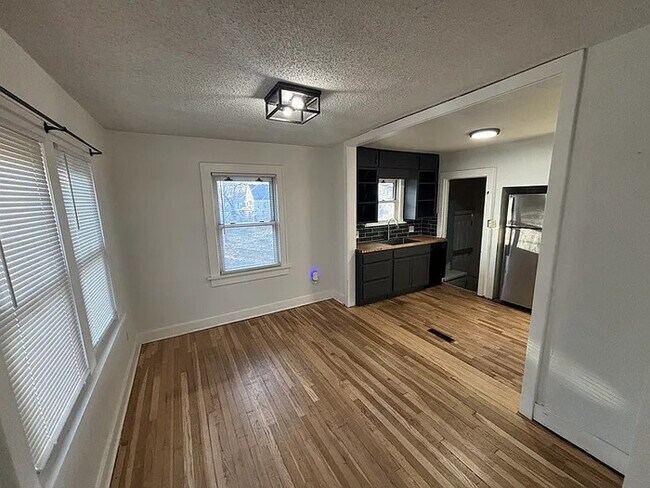 Foto del edificio - 635 N Chautauqua Ave