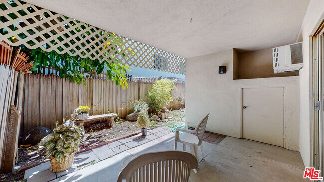 Foto del edificio - 12958 Valleyheart Dr