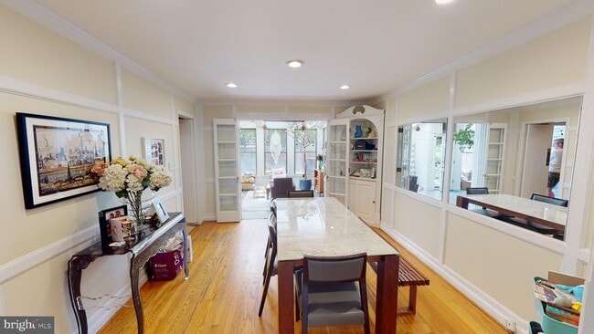 Foto del edificio - 3008 Cortland Pl NW