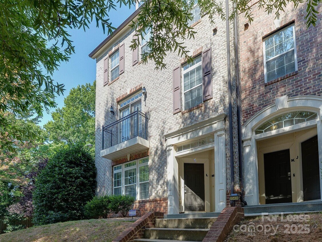 Foto principal - 1540 S Church St