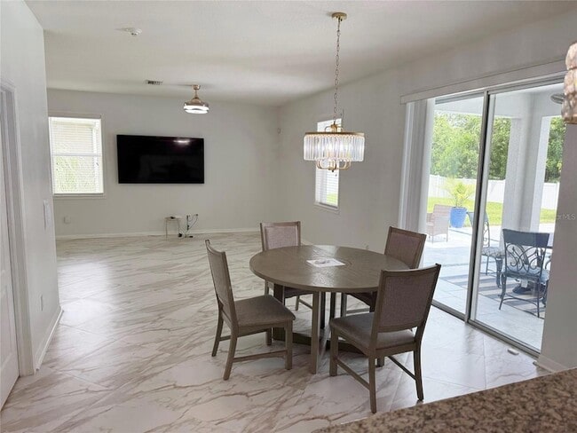 Building Photo - 12236 Fairlawn Dr